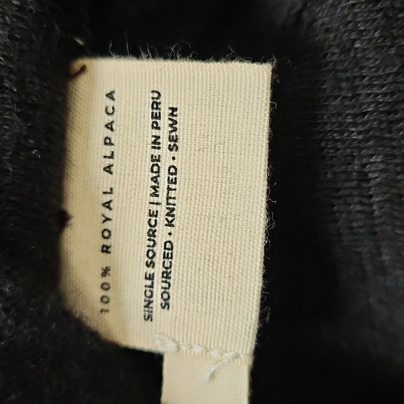 Arms Of Andes Royal Alpaca Hoodie - Picture 3 of 4